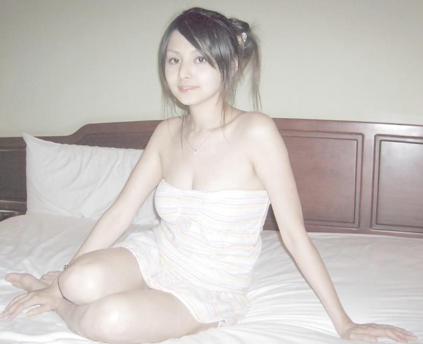 10P This girl really look like a doll