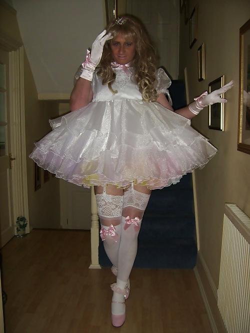 25P Sissy Maids & feminized males 