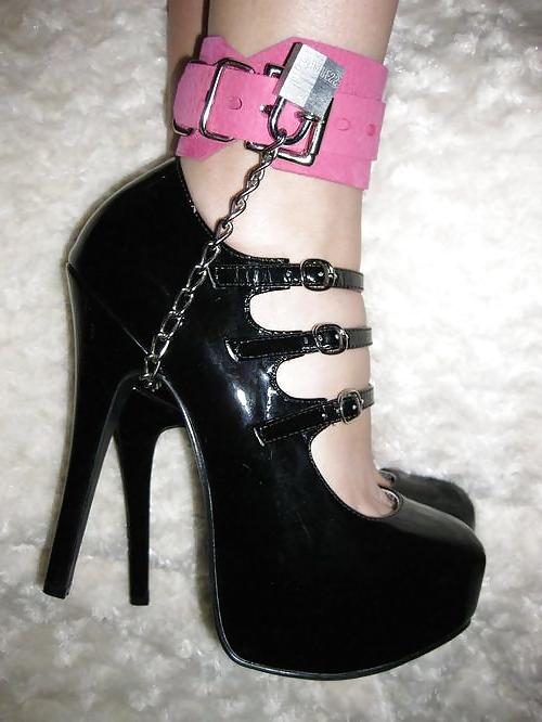 25P Sissy Maids & feminized males 