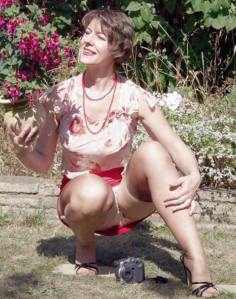 25P The lovely Miss Jones picture album 4.