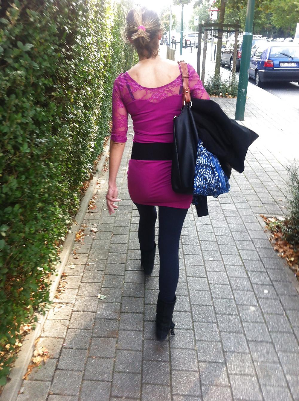 8P Mature ass in the street