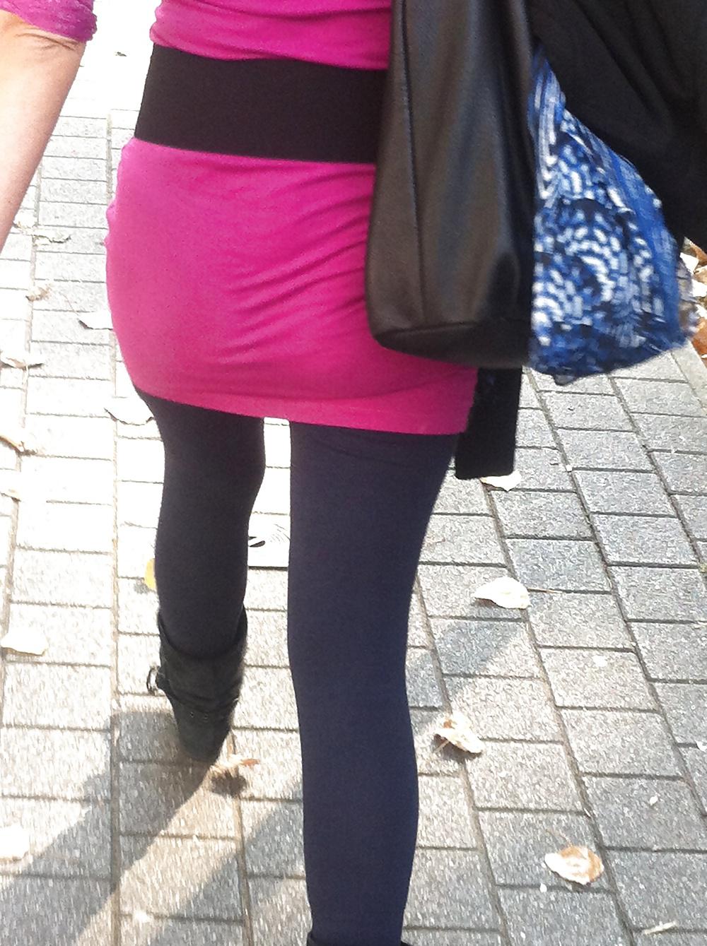 8P Mature ass in the street