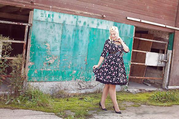 7P Bianca Bombshell Queen Pin-Up