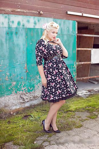 7P Bianca Bombshell Queen Pin-Up