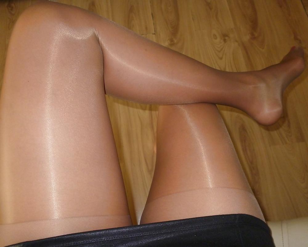 13P Pantyhose & Stockings Girl
