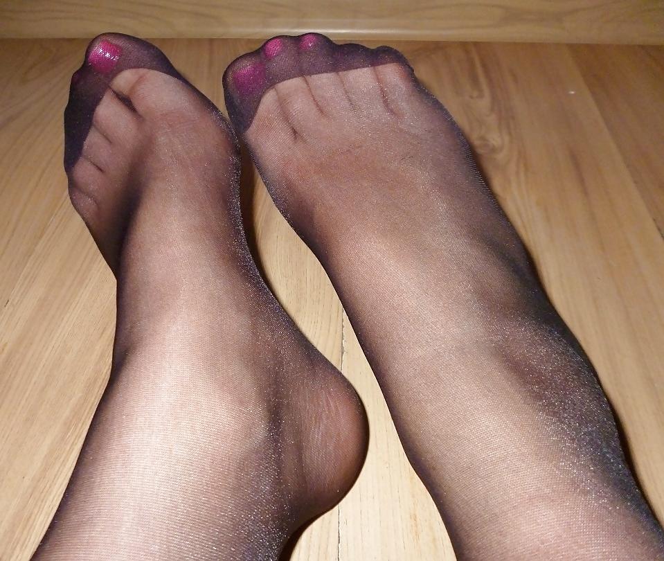 13P Pantyhose & Stockings Girl