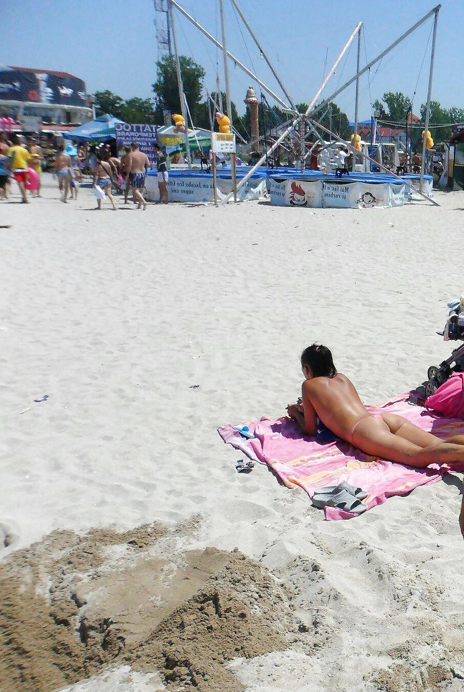 25P Spy sexy teens ass summer beach romanian