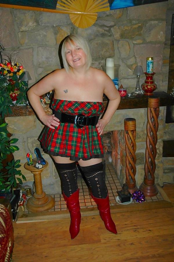 25P Buxom, Corset-wearing English Wife