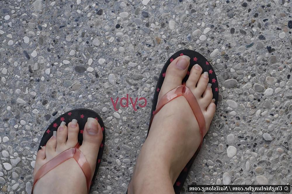 25P Long Toenails
