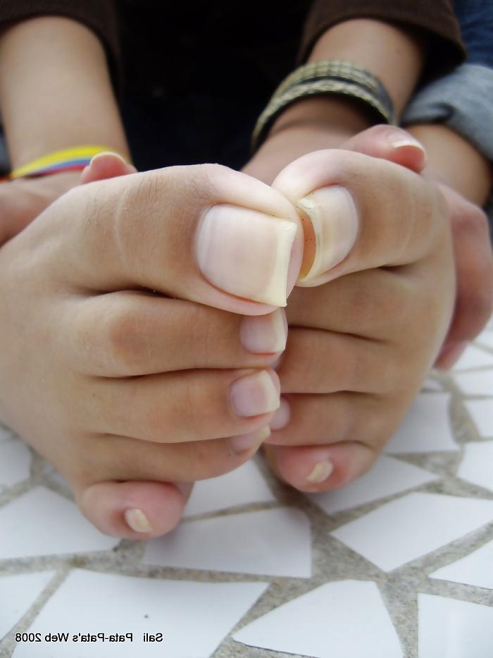 25P Long Toenails