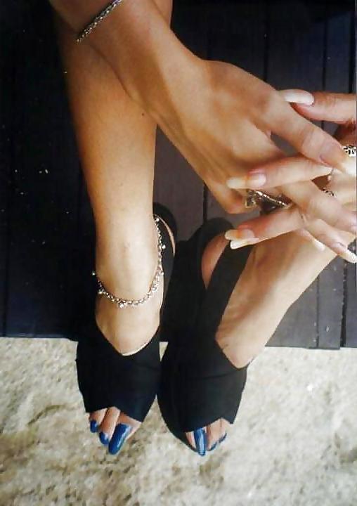 25P Long Toenails