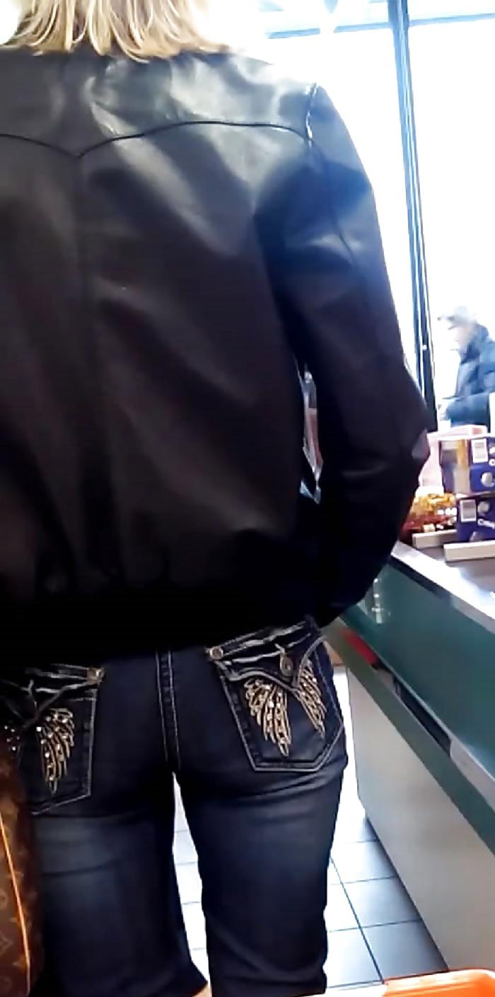 19P Deux beaux culs  two extra butts