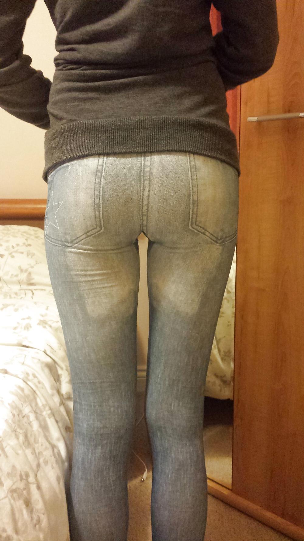 8P My cute little cameltoe