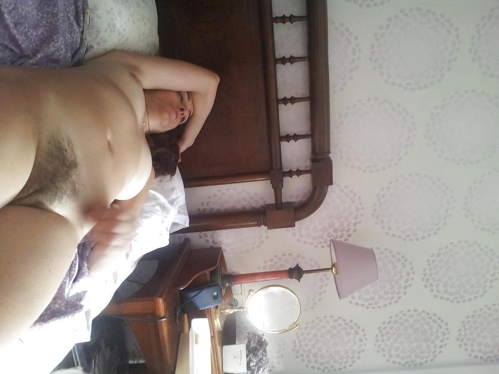 25P Niki in the bed