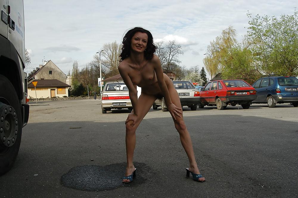19P Naked photo session on the street (girl hairy)