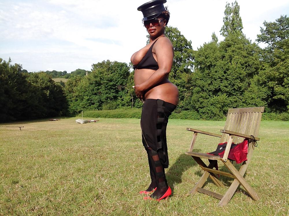 8P Nude photos park