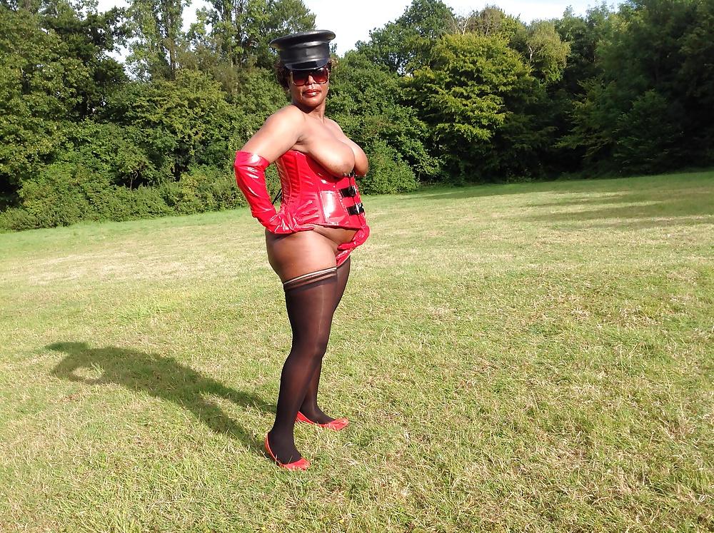 8P Nude photos park