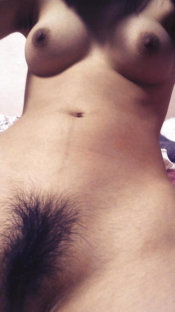 18P Korean girl nude at home
