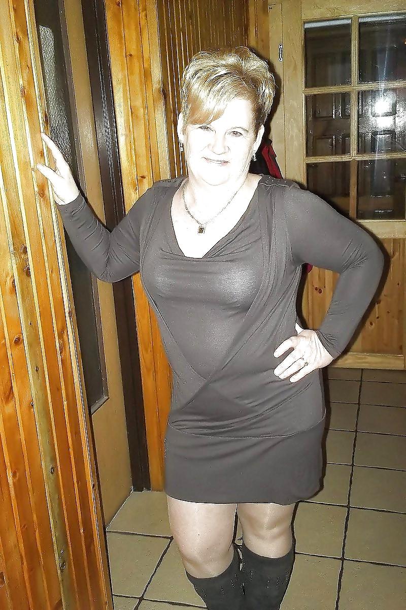 25P Matures in pantyhose 6
