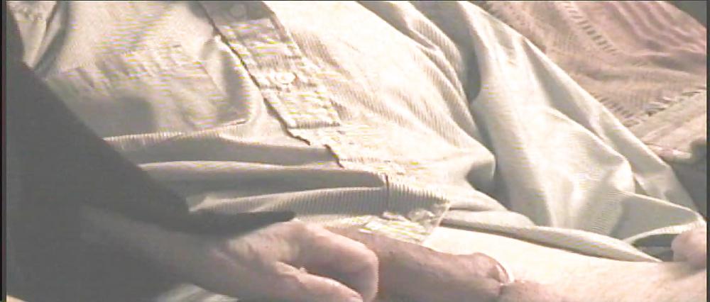 25P EATING DARBY'S PUSSY ON THE SOFA 