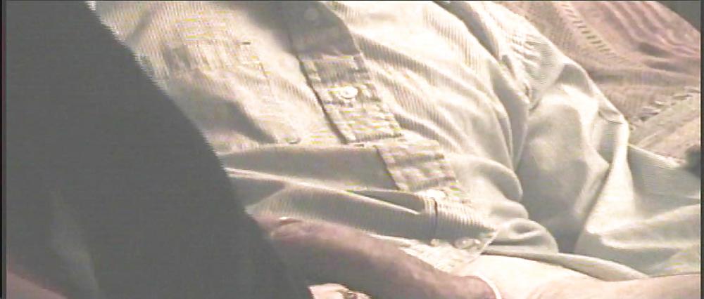 25P EATING DARBY'S PUSSY ON THE SOFA 