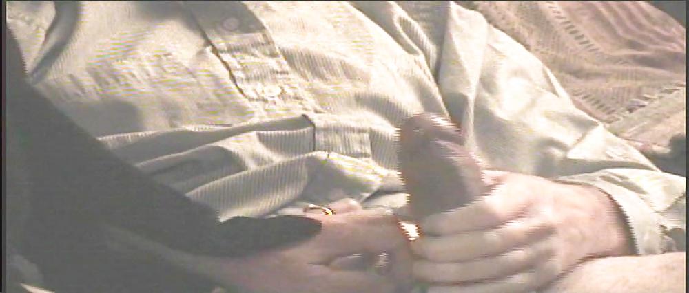 25P EATING DARBY'S PUSSY ON THE SOFA 