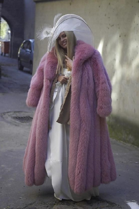 6P Dyed fox fur coat