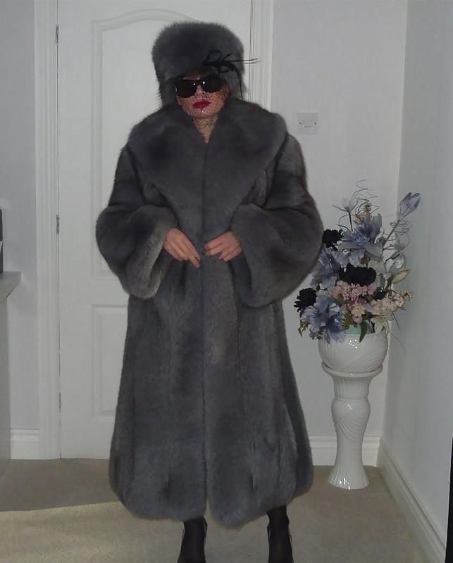 6P Dyed fox fur coat