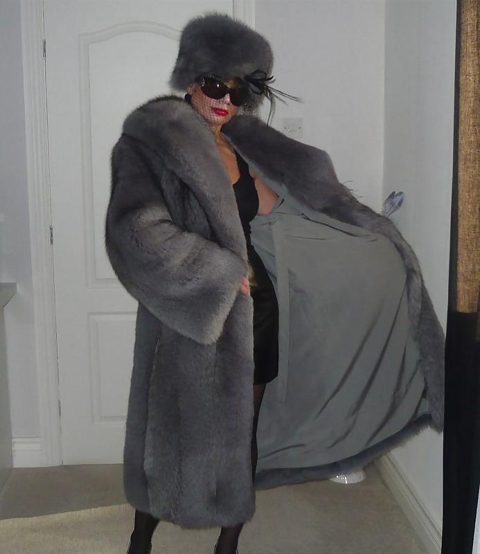 6P Dyed fox fur coat
