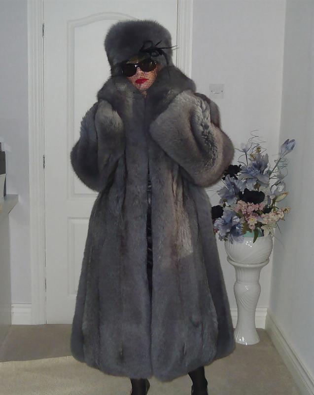 6P Dyed fox fur coat