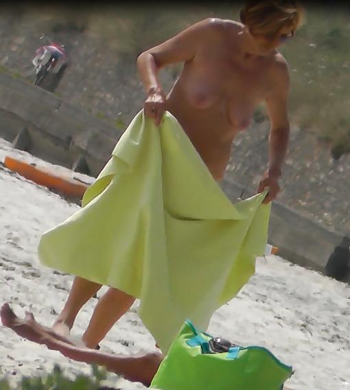 7P Oben ohne sexy Oma, ich weiß