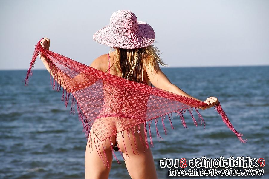 4P Flashing to the beach with my huge black buttplug