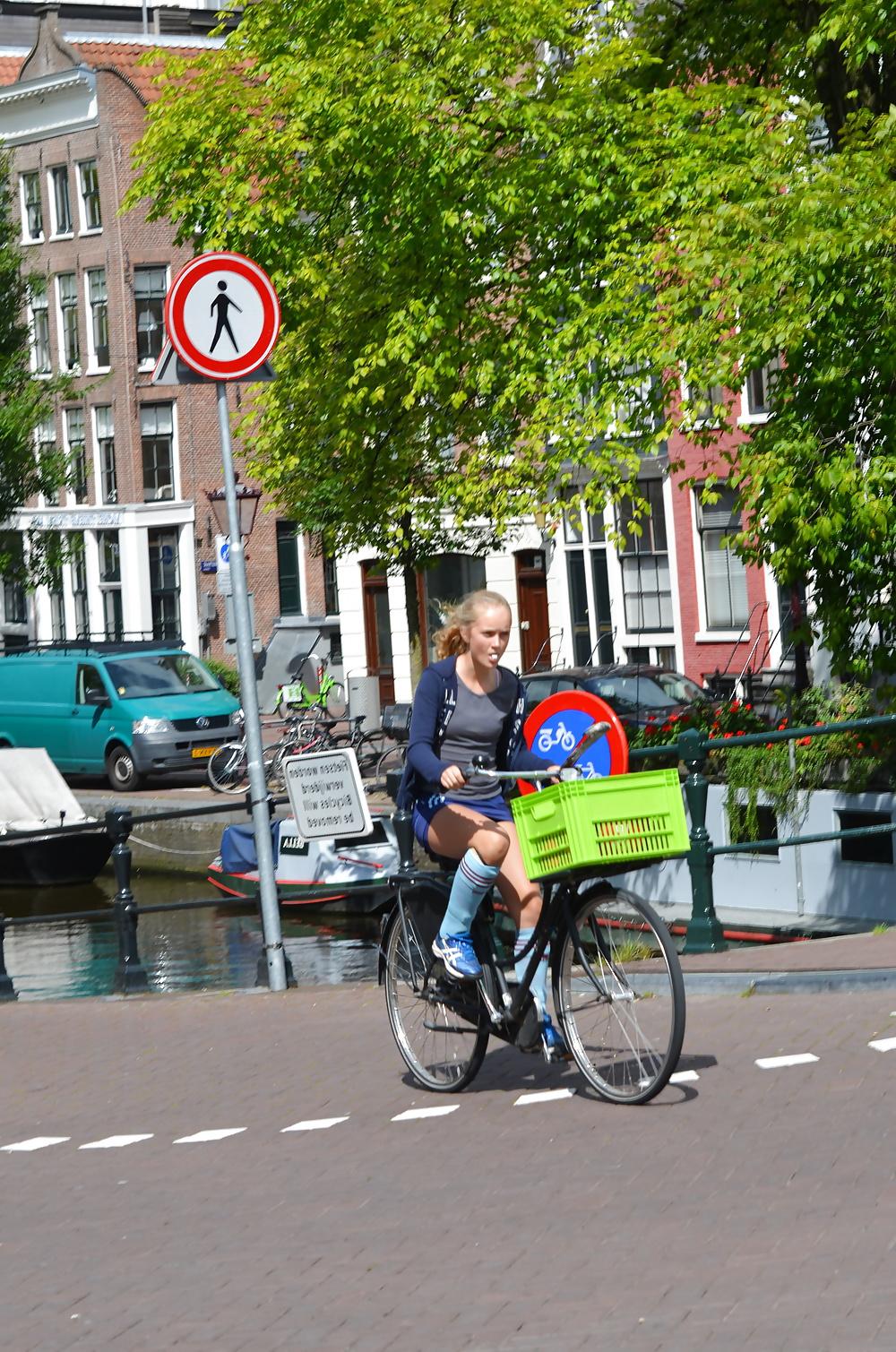 25P Sluts on the Dutch street 01