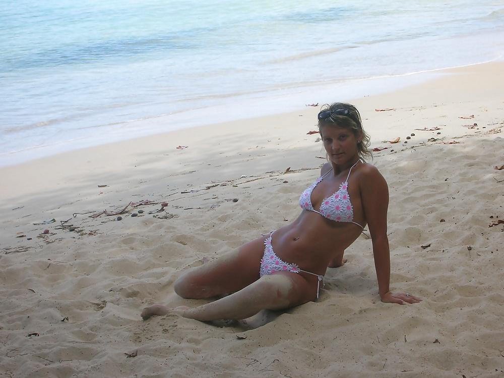 17P Girlfriend on holiday 