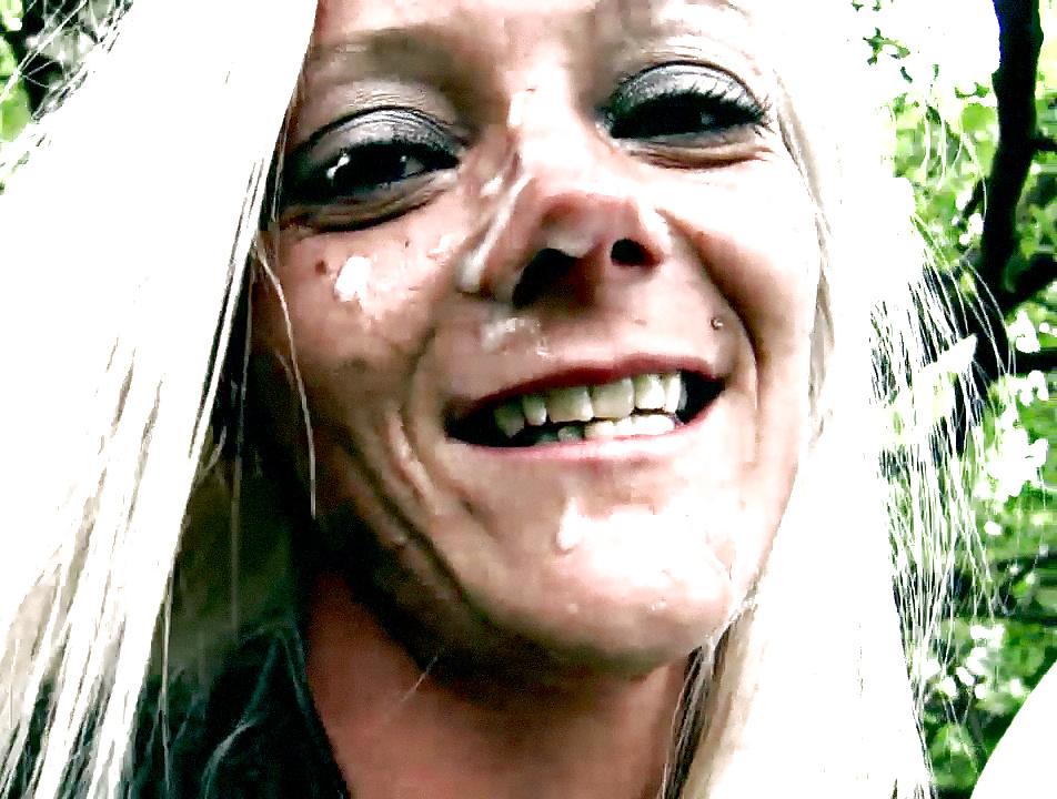 25P Blonde Dogging Milf
