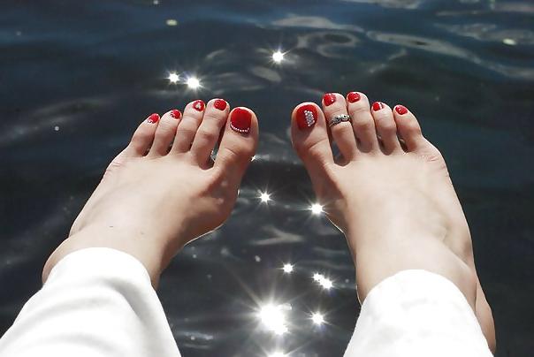 25P Red nails