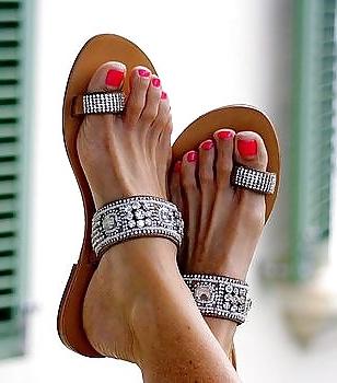 25P Red nails