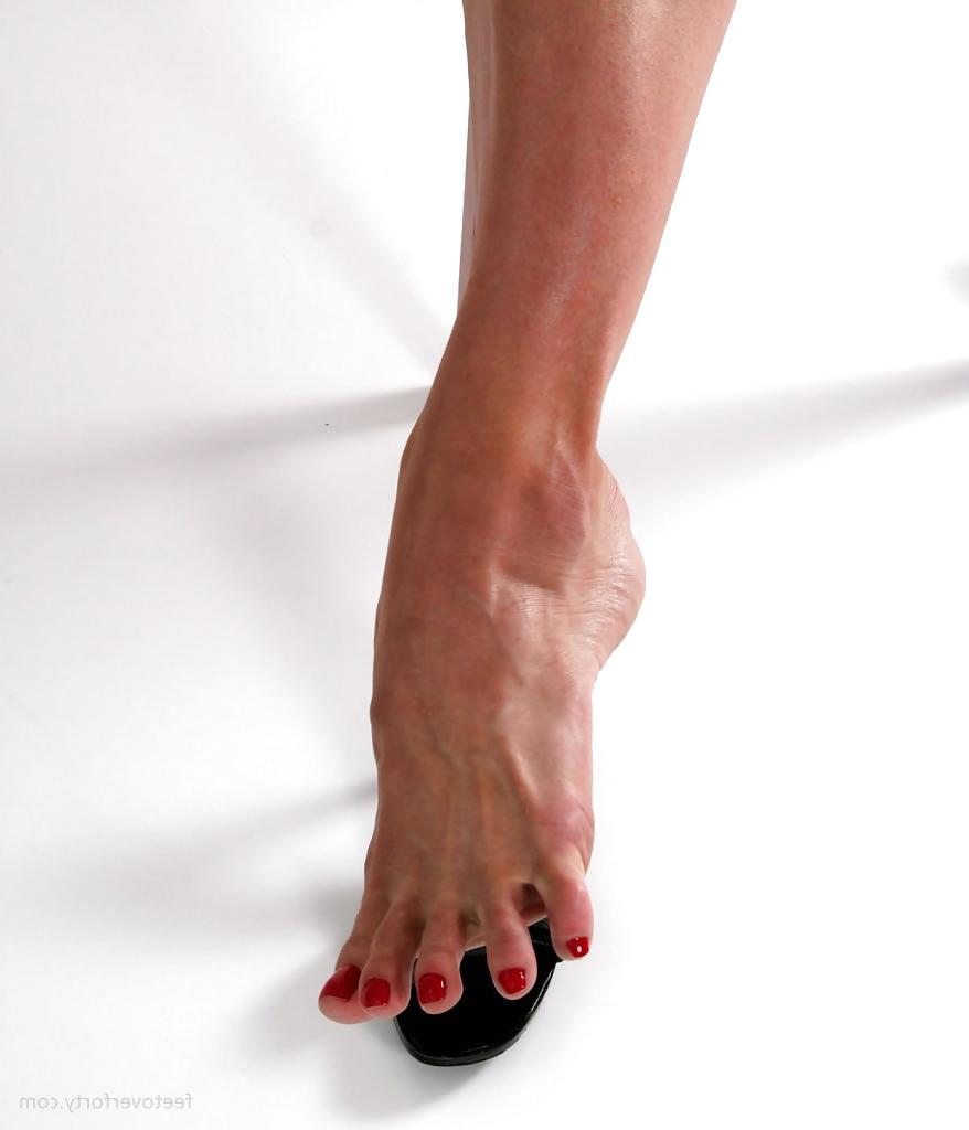 25P Red nails