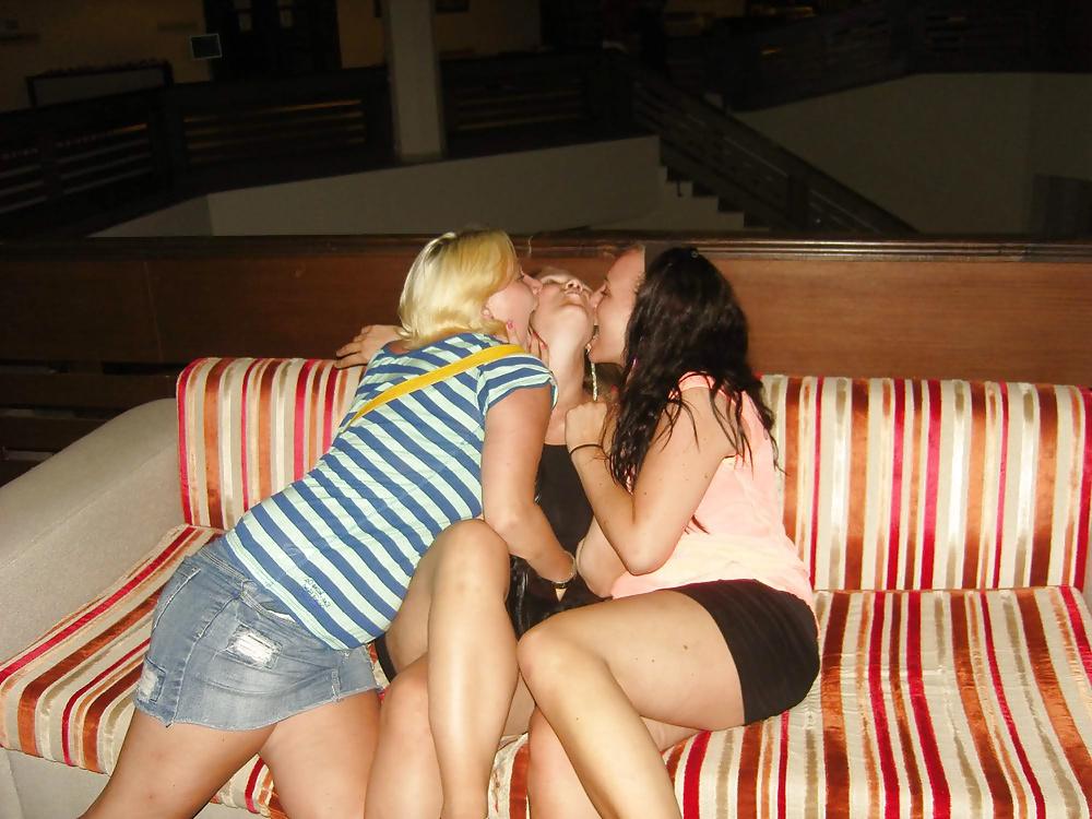 14P Djerba - upskirt sul divano