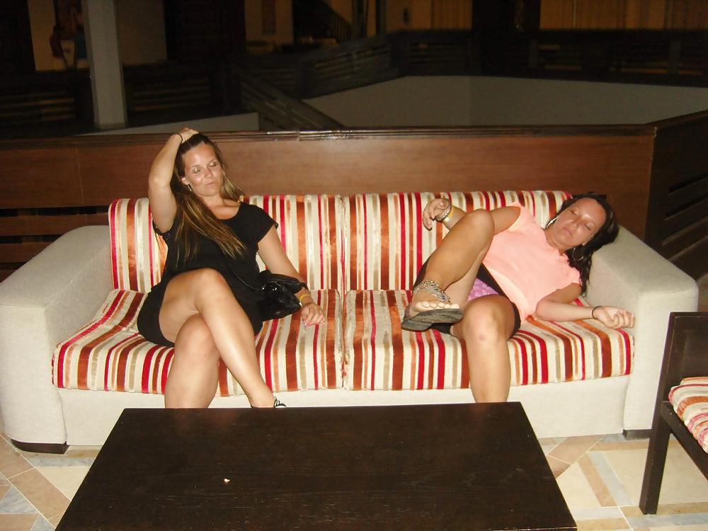 14P Djerba - upskirt sul divano