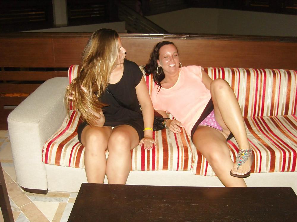 14P Djerba - upskirt sul divano