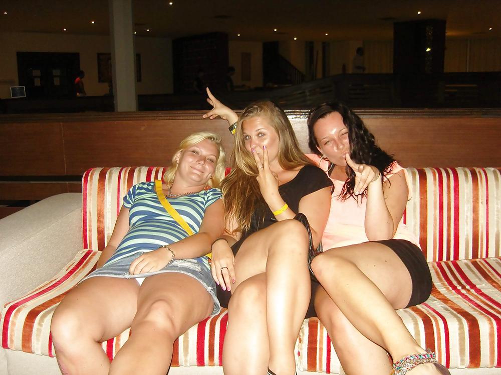 14P Djerba - upskirt sul divano