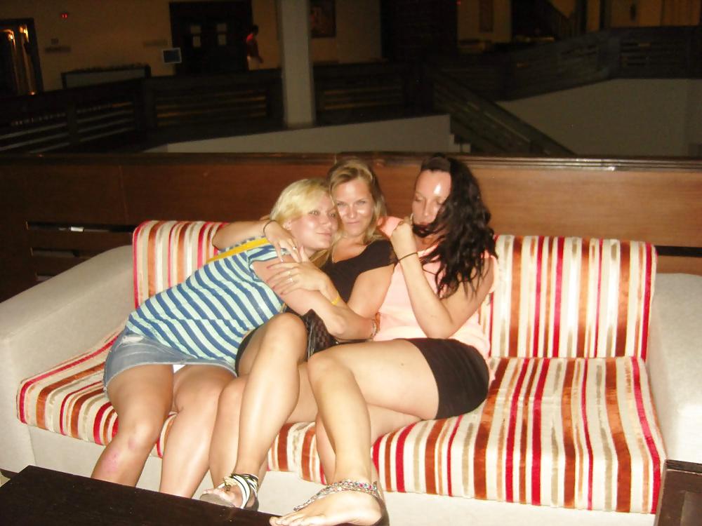 14P Djerba - upskirt sul divano