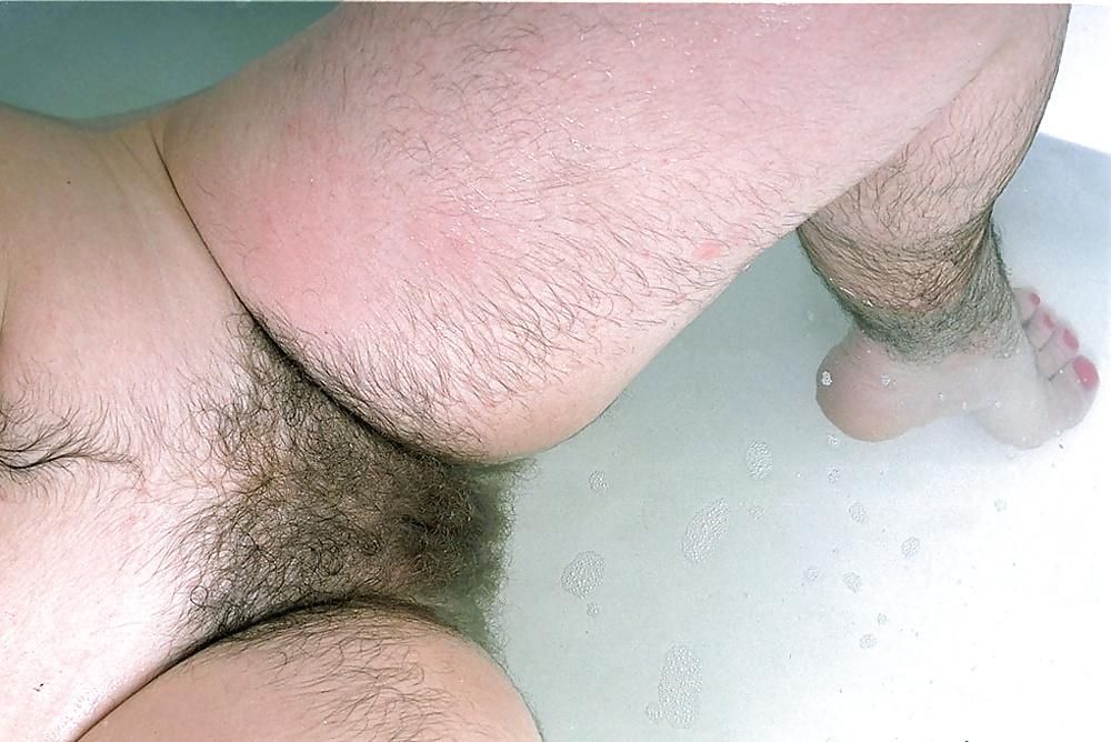 25P Hairy pussy from around the world