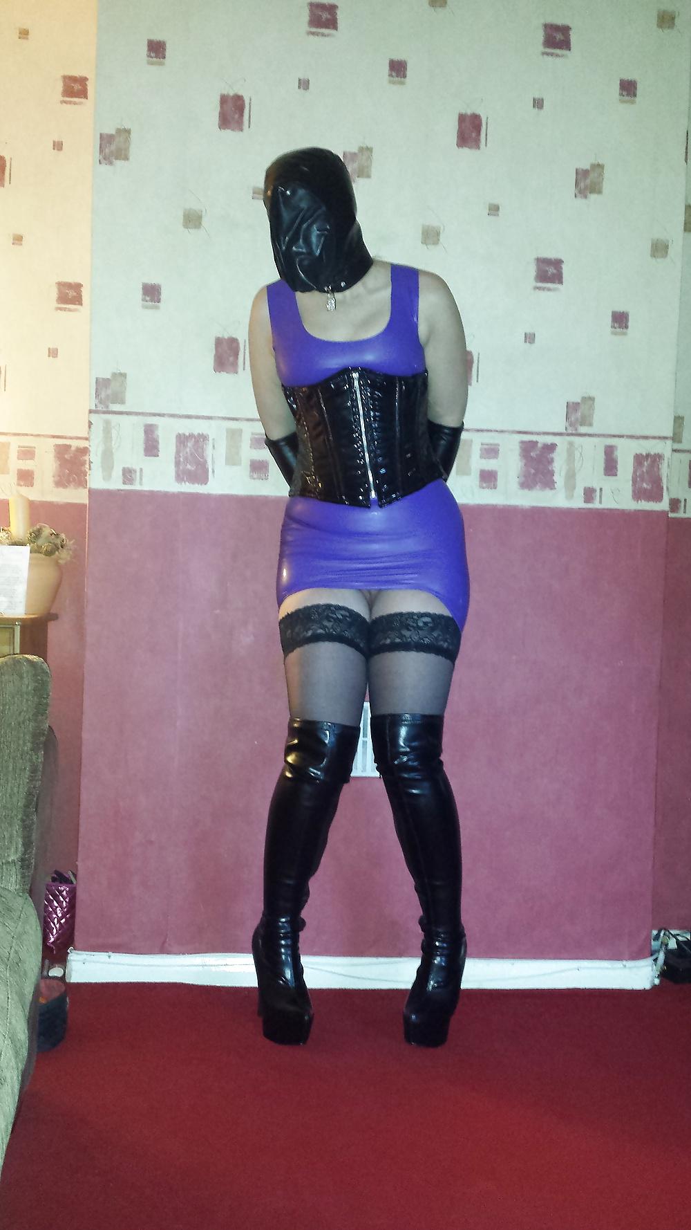 8P Mistress's slave girl in rubber dress