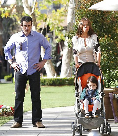 13P Sofia Vergara Eating Ice Cream on Set of Modern home