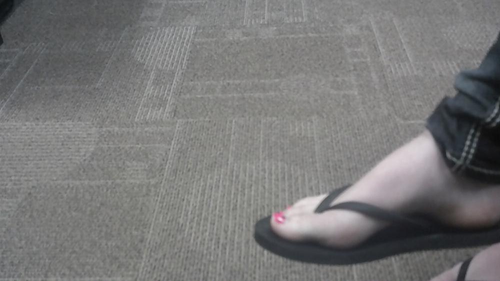 19P Candid Tall Girl Feet