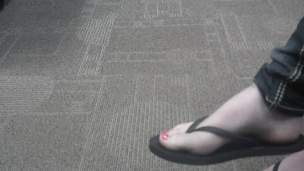19P Candid Tall Girl Feet