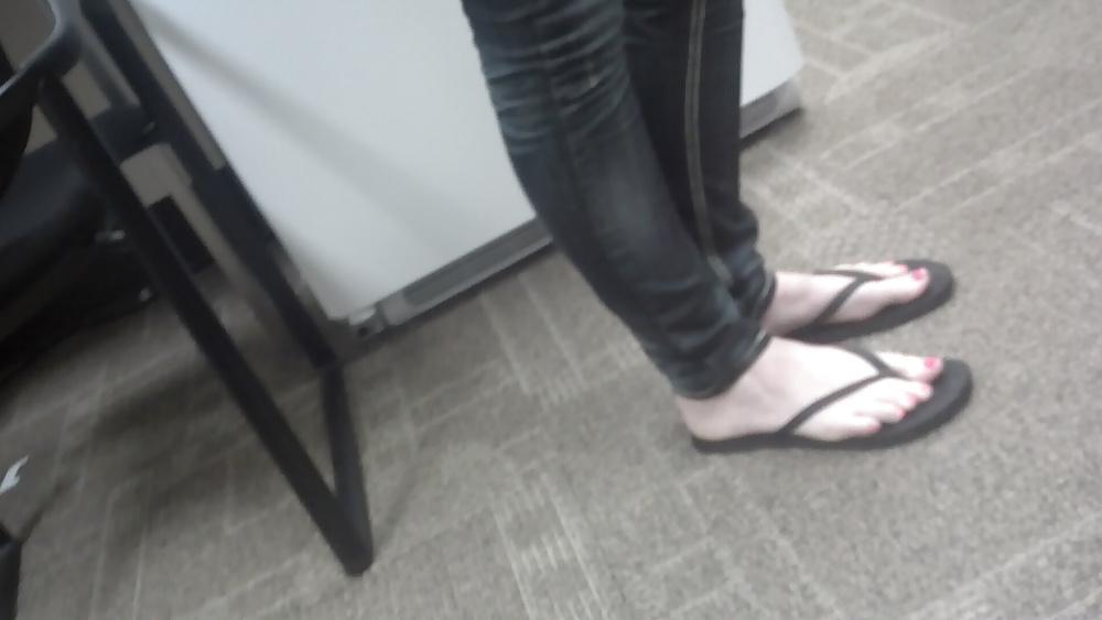 19P Candid Tall Girl Feet
