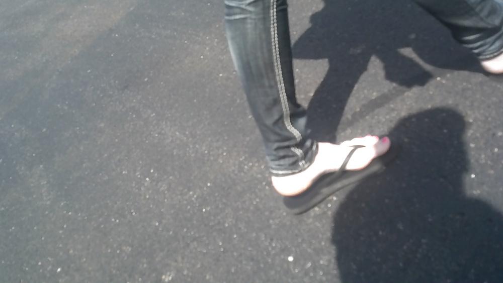 19P Candid Tall Girl Feet